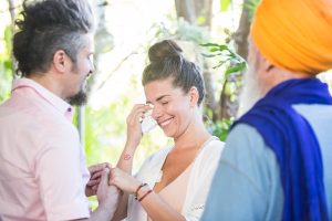 Read more about the article This Intimate Backyard Elopement Will Bring Tears to Your Eyes